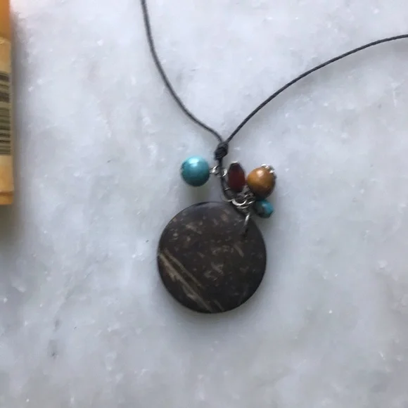 Wooden Detail Necklace - Picture 4 of 4